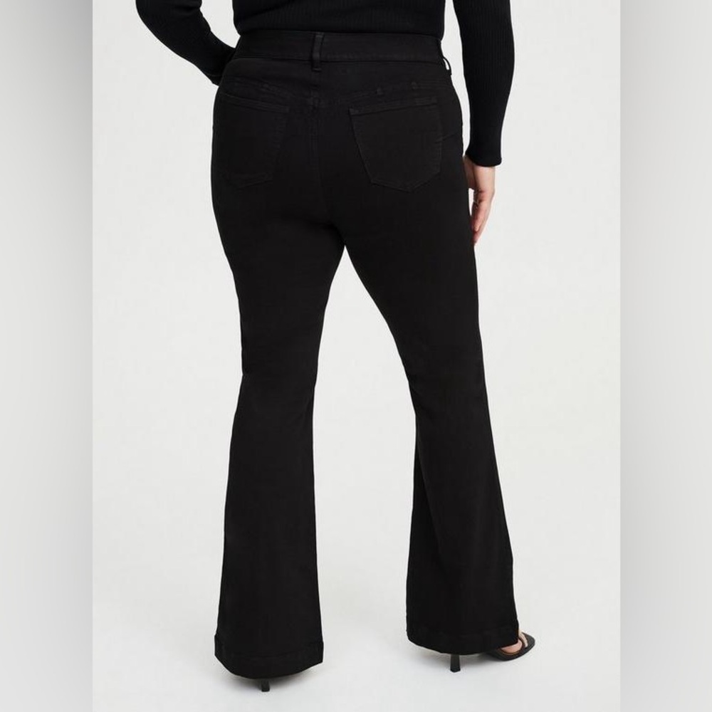 Torrid Black Bombshell High-Rise Flare Jean - New - Size 30 - Picture 2 of 5